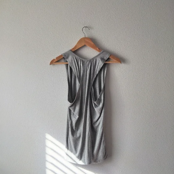Meta Activewear Gray Sleeveless Tank Top - Picture 2 of 4